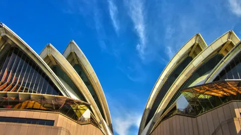 意甲第16轮：AC米兰2-0萨莱尼塔纳，凯西闪电开火，萨勒马科尔斯锁定胜利